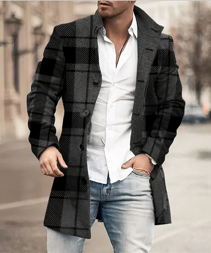 Trench élégant homme, coupe cintrée, col classique. Vêtement masculin intemporel et sophistiqué.