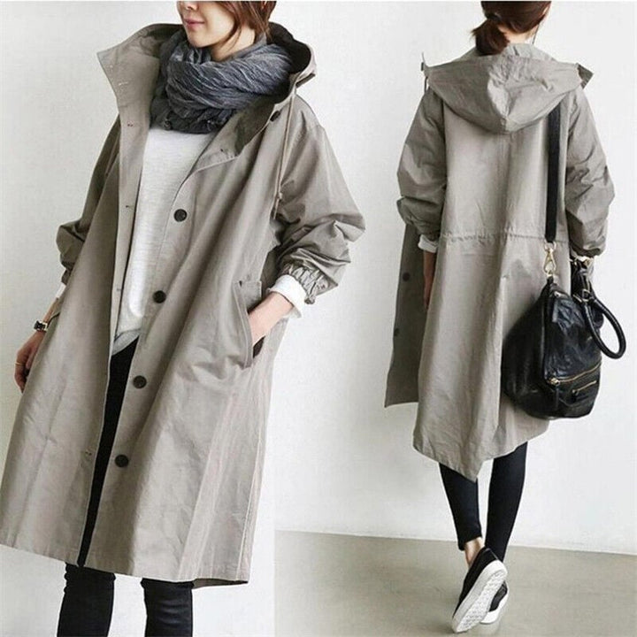 Trench imperméable élégant, coupe flatteuse, capuche.  Parfait pour l'automne et l'hiver.