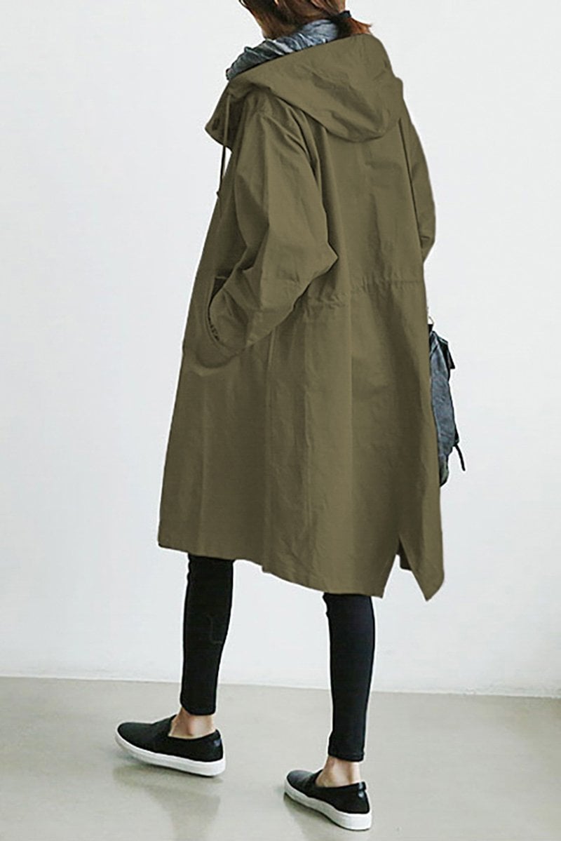 Trench imperméable élégant, coupe flatteuse, capuche.  Parfait pour l'automne et l'hiver.