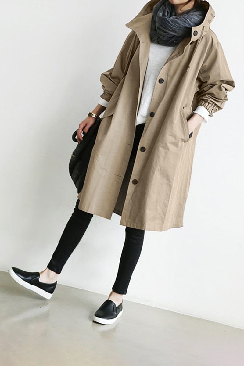 Trench imperméable élégant, coupe flatteuse, capuche.  Parfait pour l'automne et l'hiver.