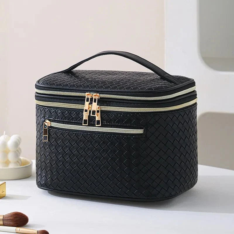 Accessoire de voyage femme, trousse de toilette en cuir PU couleur crème, spacieuse et élégante pour l'organisation.