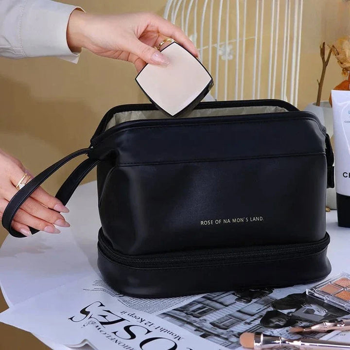 Plusieurs trousses de toilette femme en cuir PU de différentes couleurs, parfaites pour le voyage