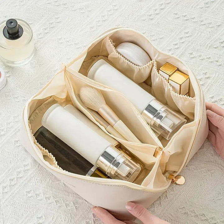 "Trousse de toilette élégante en cuir PU blanc, grande capacité, résistante à l'eau, design ergonomique pour voyage."