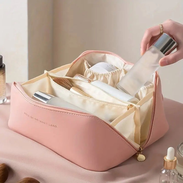 "Trousse de toilette élégante en cuir PU blanc, grande capacité, résistante à l'eau, design ergonomique pour voyage."