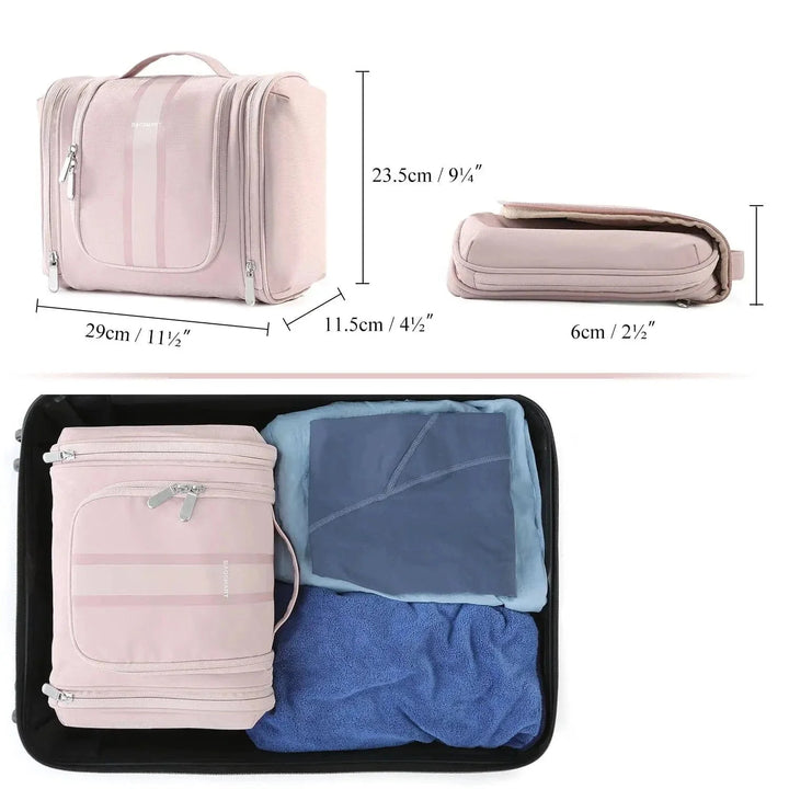 Assortiment de cosmétiques et produits de beauté rangés parfaitement dans une trousse de toilette PU résistante.