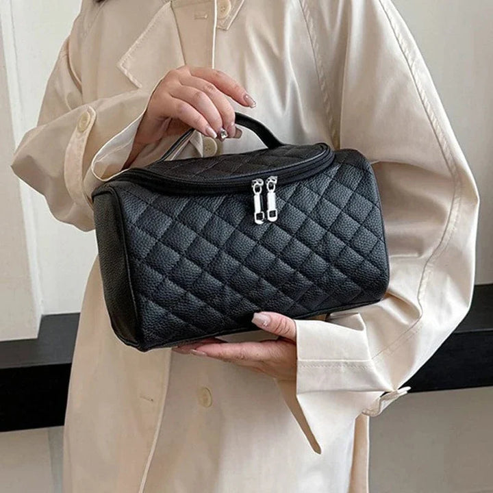 Accessoire de voyage femme: trousse de toilette en cuir PU noir, pratique et élégante