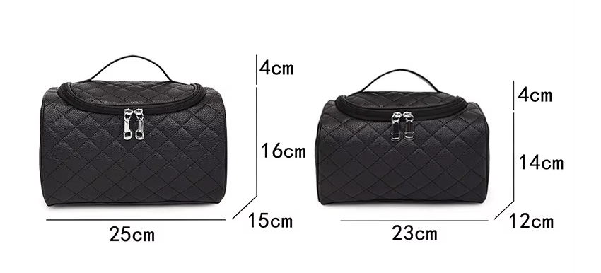Vue intérieure d'une trousse de toilette femme en cuir PU noir, rangement optimisé