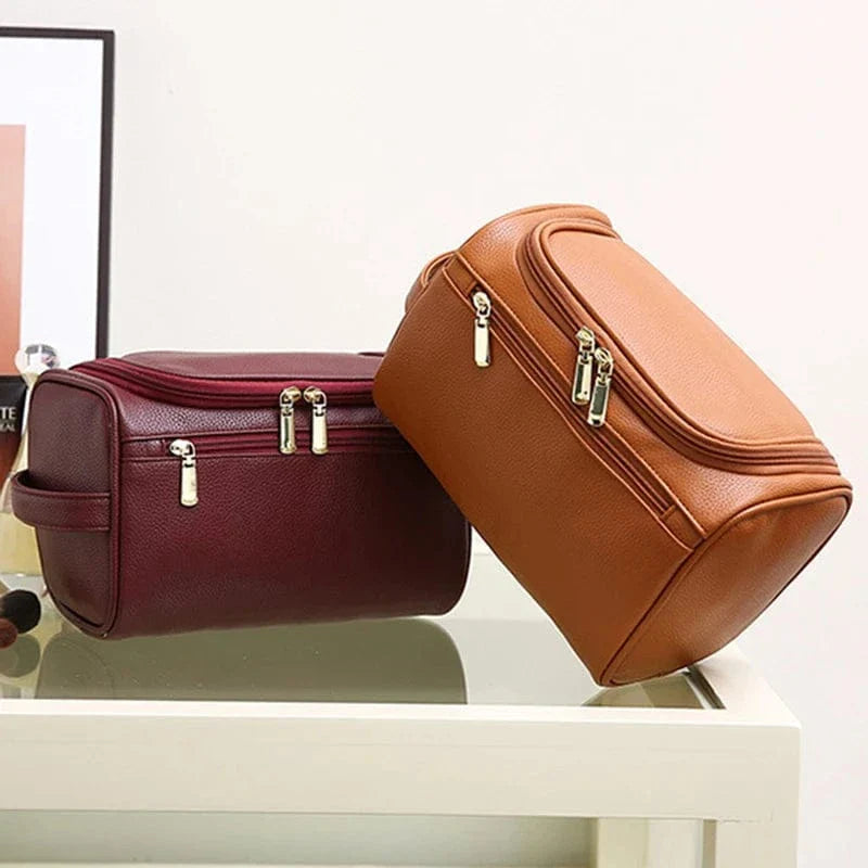 Trousse de toilette femme rose élégante en cuir PU, idéale pour le maquillage et les accessoires de voyage organisés.