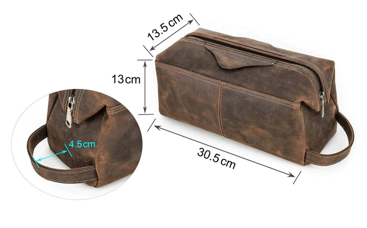 Élégante trousse de toilette en cuir café, un must-have pour les hommes soucieux de leurs produits de soin