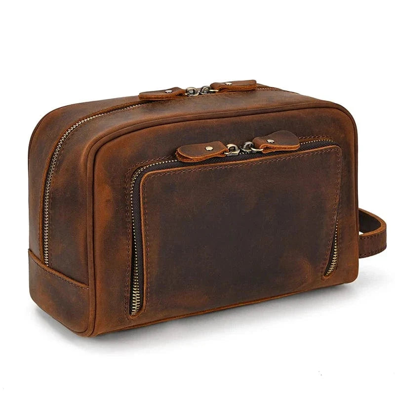 Vue de face d'une trousse de toilette homme en cuir Crazy Horse, un accessoire de voyage durable.