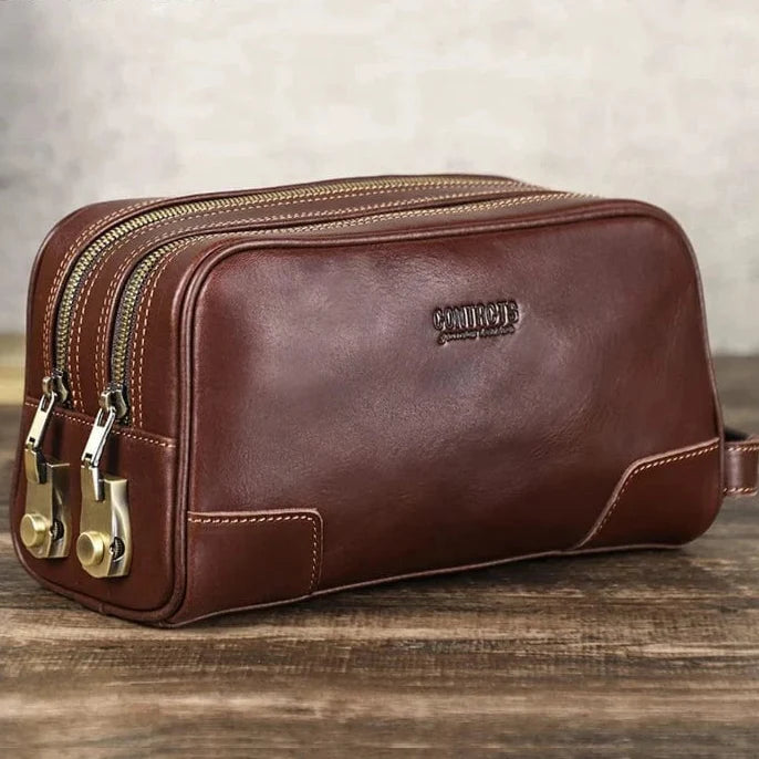 Trousse de toilette homme en cuir véritable marron foncé avec fermeture éclair argentée, style vintage.
