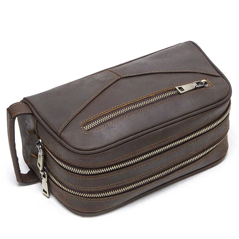 Accessoire de voyage homme en cuir noir, trousse de toilette élégante et durable pour ranger vos produits.
