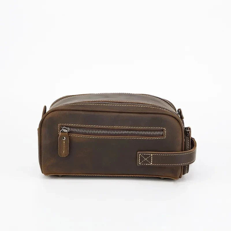 Trousse de toilette marron foncé en cuir, accessoire de voyage durable et élégant pour homme moderne.