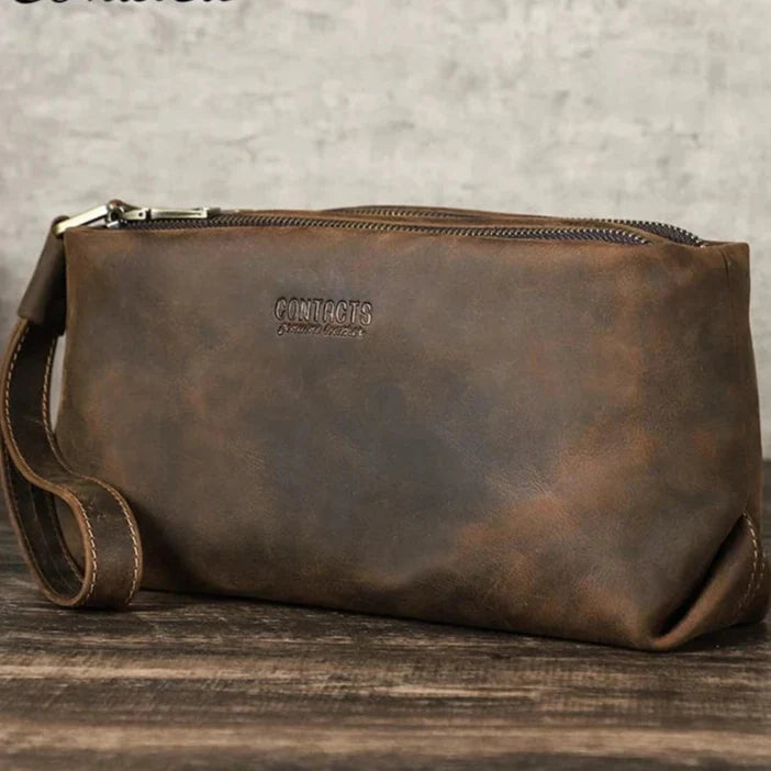 Trousse de toilette homme en cuir vintage marron avec fermeture éclair, idéale voyage.