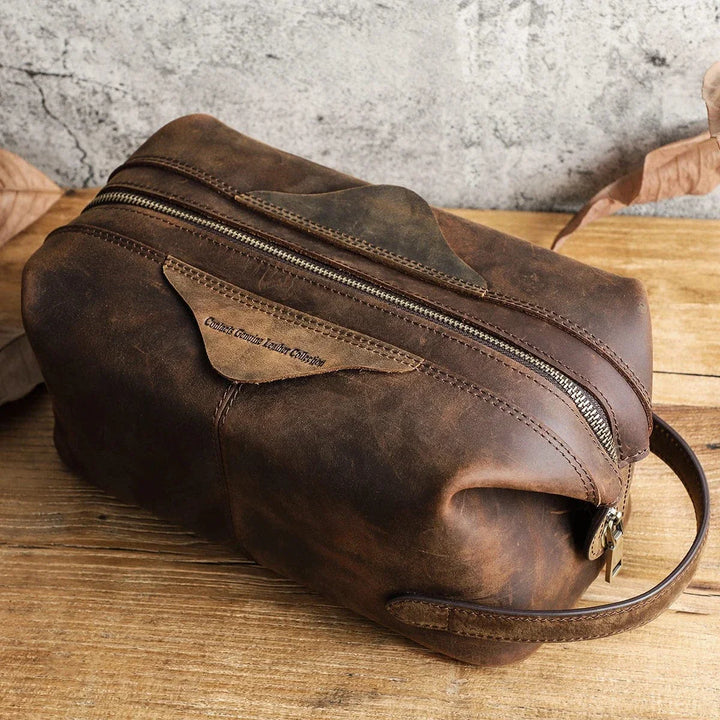 Accessoire de voyage homme: trousse de toilette en cuir crazy horse pour organisateur