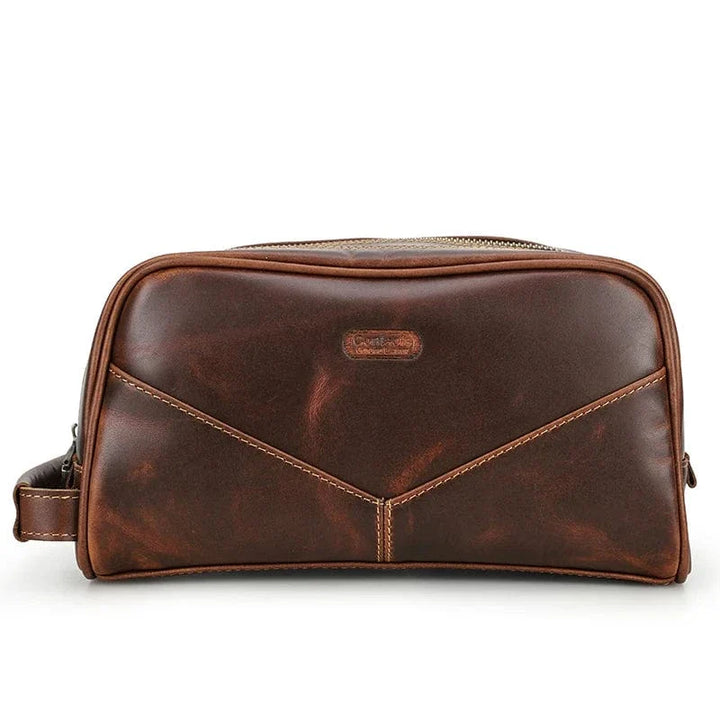 Trousse de toilette homme personnalisable en cuir marron, vue de face, avec fermeture éclair.