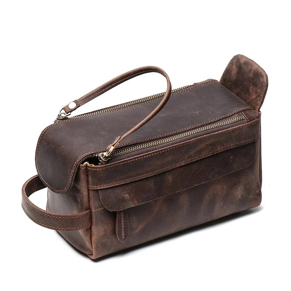 Vue intérieure d'une trousse de toilette homme en cuir avec doublure et espace de rangement