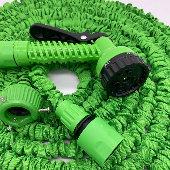 "Tuyau extensible vert avec buse à 7 fonctions pour arrosage, flexible, anti-enchevêtrement, idéal jardinage efficace."