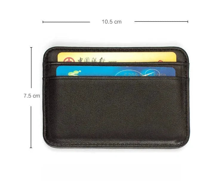 Porte-cartes en cuir noir compact, un accessoire pratique et élégant pour homme qui tient dans toutes les poches.