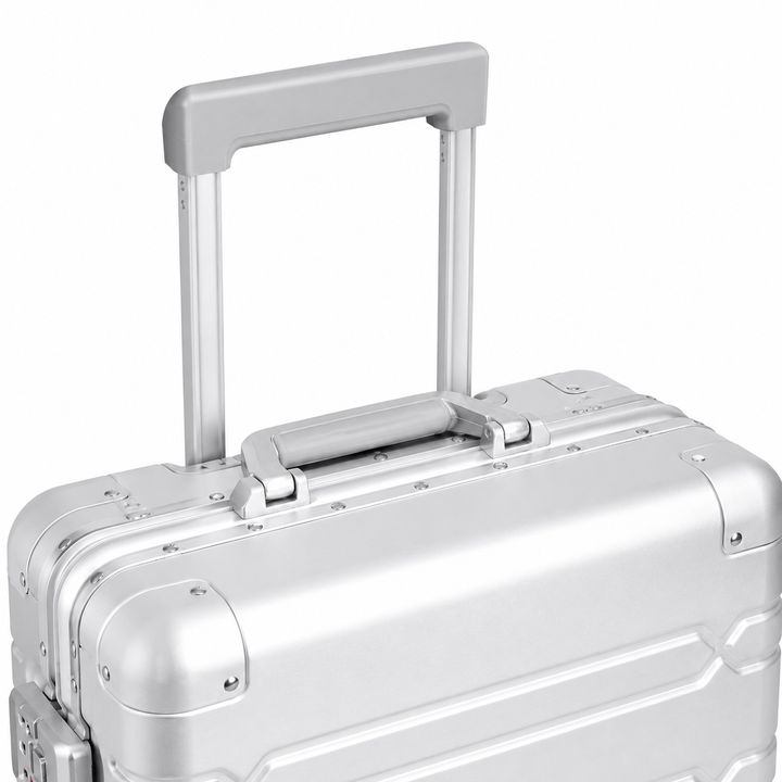 Valise VORHA Vauban en aluminium avec roues trolley, conçue pour un transport facile et sécurisé.