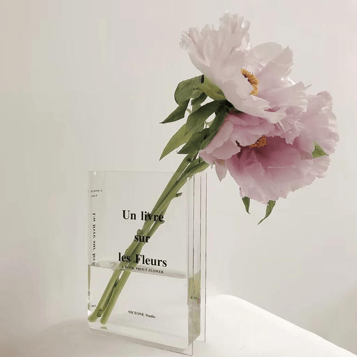 Vase transparent élégant pour déco maison.  Parfait pour fleurs, design polyvalent.
