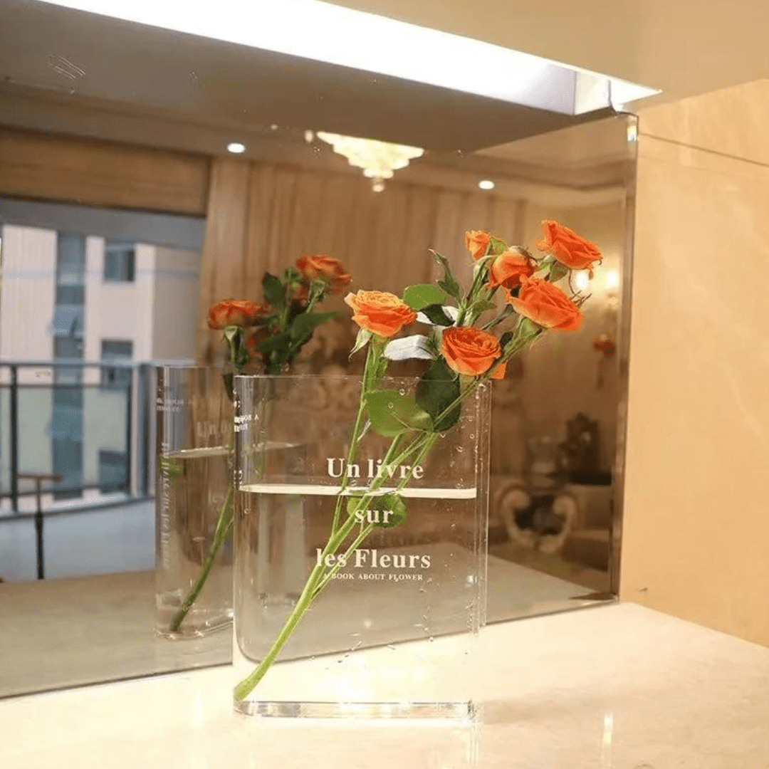 Vase transparent élégant pour déco maison.  Parfait pour fleurs, design polyvalent.