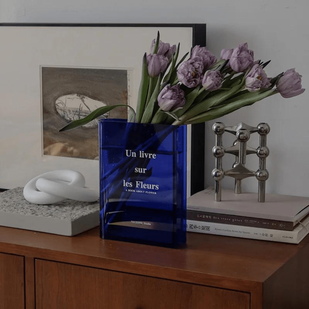 Vase transparent élégant pour déco maison.  Parfait pour fleurs, design polyvalent.