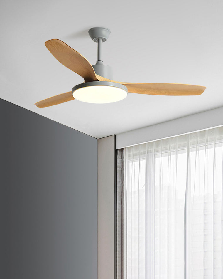 Ventilateur plafond réversible avec éclairage LED intégré. Design moderne et épuré.