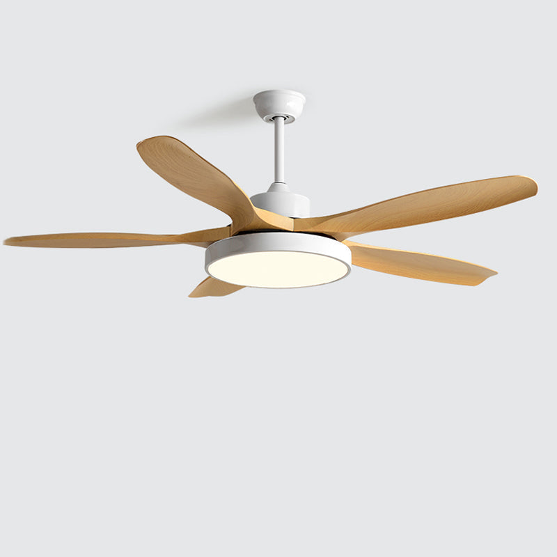 Ventilateur plafond réversible avec éclairage LED intégré. Design moderne et épuré.