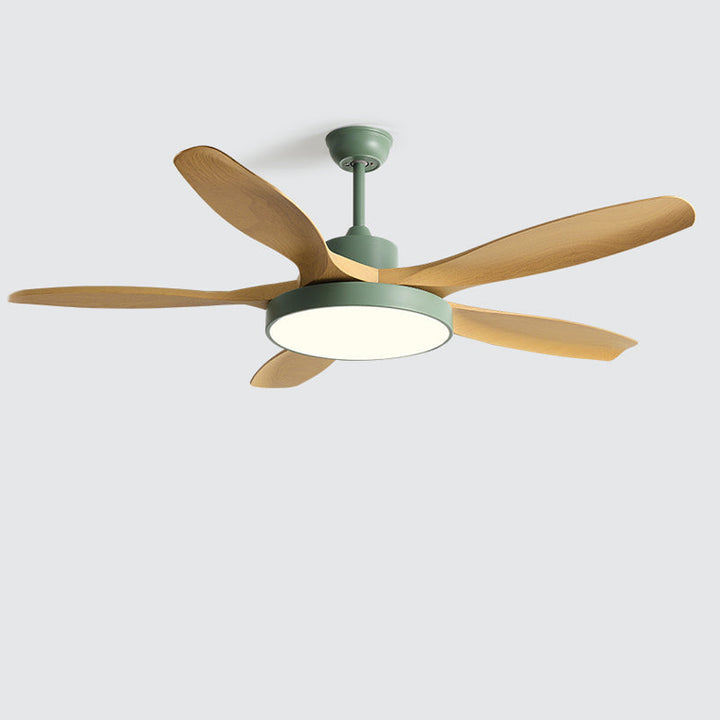 Ventilateur plafond réversible avec éclairage LED intégré. Design moderne et épuré.