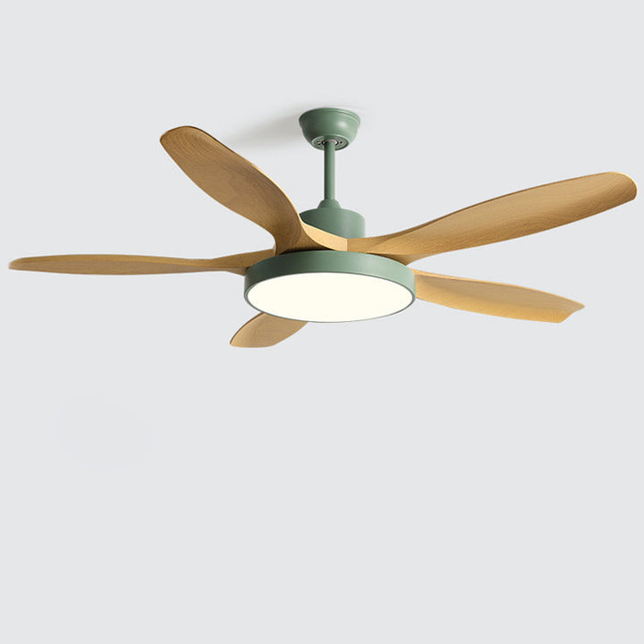 Ventilateur plafond réversible avec éclairage LED intégré. Design moderne et épuré.