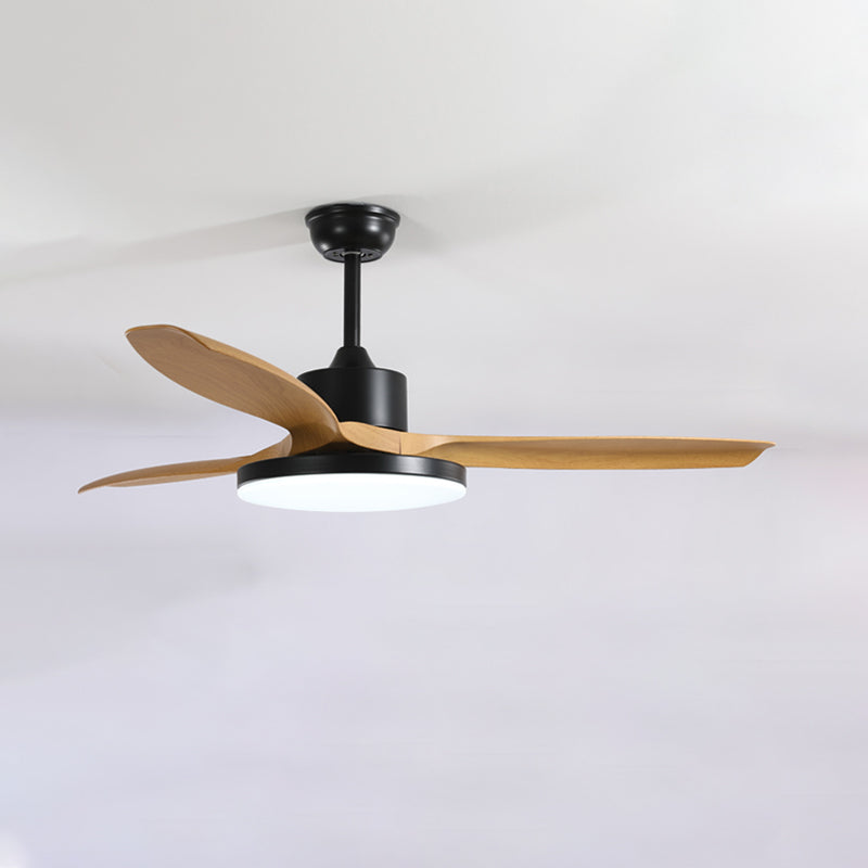 Ventilateur plafond réversible avec éclairage LED intégré. Design moderne et épuré.