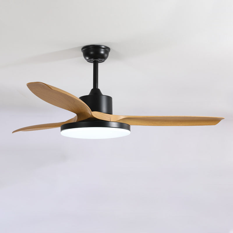 Ventilateur plafond réversible avec éclairage LED intégré. Design moderne et épuré.