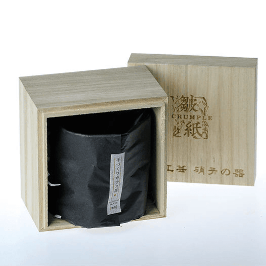 "Verre à whisky japonais Edo Kiriko, design froissé, artisanat traditionnel, élégant et transparent en verre cristallin"