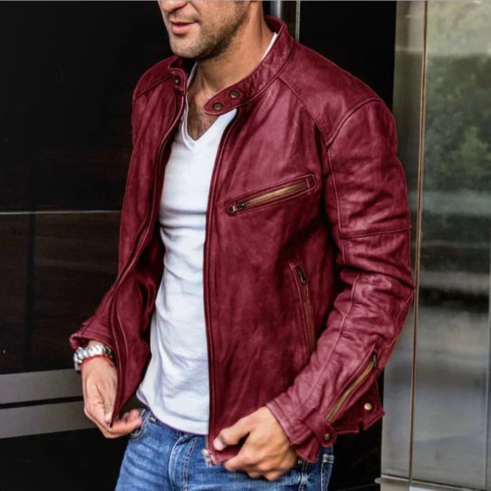 Veste en cuir style biker pour homme, un incontournable mode qui assure élégance intemporelle.