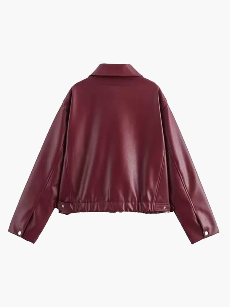 "Veste biker oversize cuir vegan pour femme en automne, chic et moderne, couleur raffinée, fermeture éclair devant."