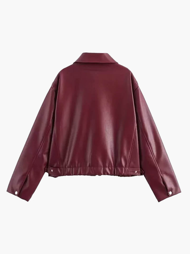 "Veste biker oversize cuir vegan pour femme en automne, chic et moderne, couleur raffinée, fermeture éclair devant."