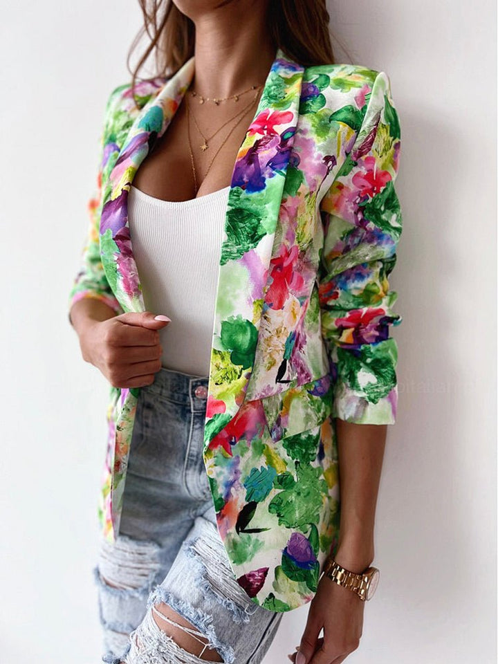 Blazer femme polyvalent, motif floral élégant, parfait pour tenue de bureau ou look décontracté chic.