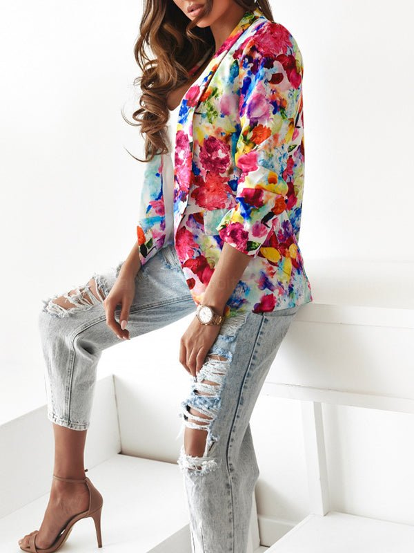 Veste blazer femme légère à manches longues, imprimé fleurs vives, mode femme élégante et confortable.