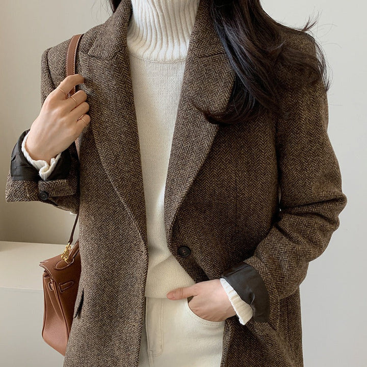 Veste blazer élégante femme, coupe classique pour bureau ou tenue décontractée chic. Idéale mode féminine polyvalente.