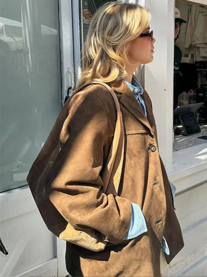 Veste blazer femme marron élégante. Ce blazer oversize offre un style moderne pour tenue de bureau ou look automne.