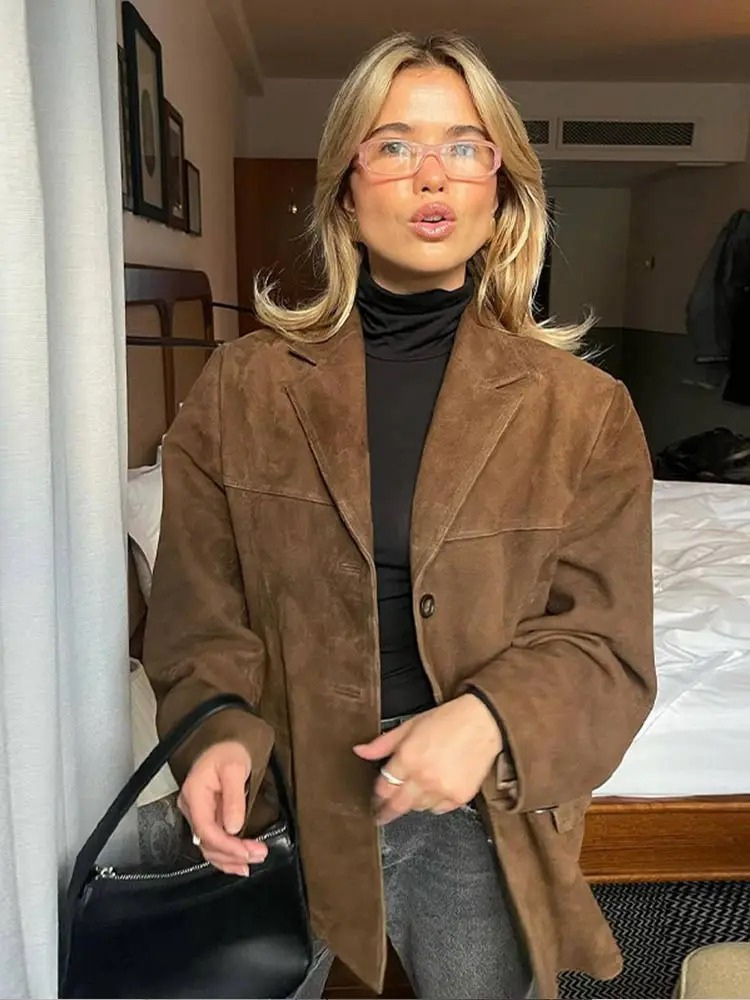 Élégante veste blazer oversize marron pour femme. Un style chic, confortable et polyvalent, idéal pour tout look.