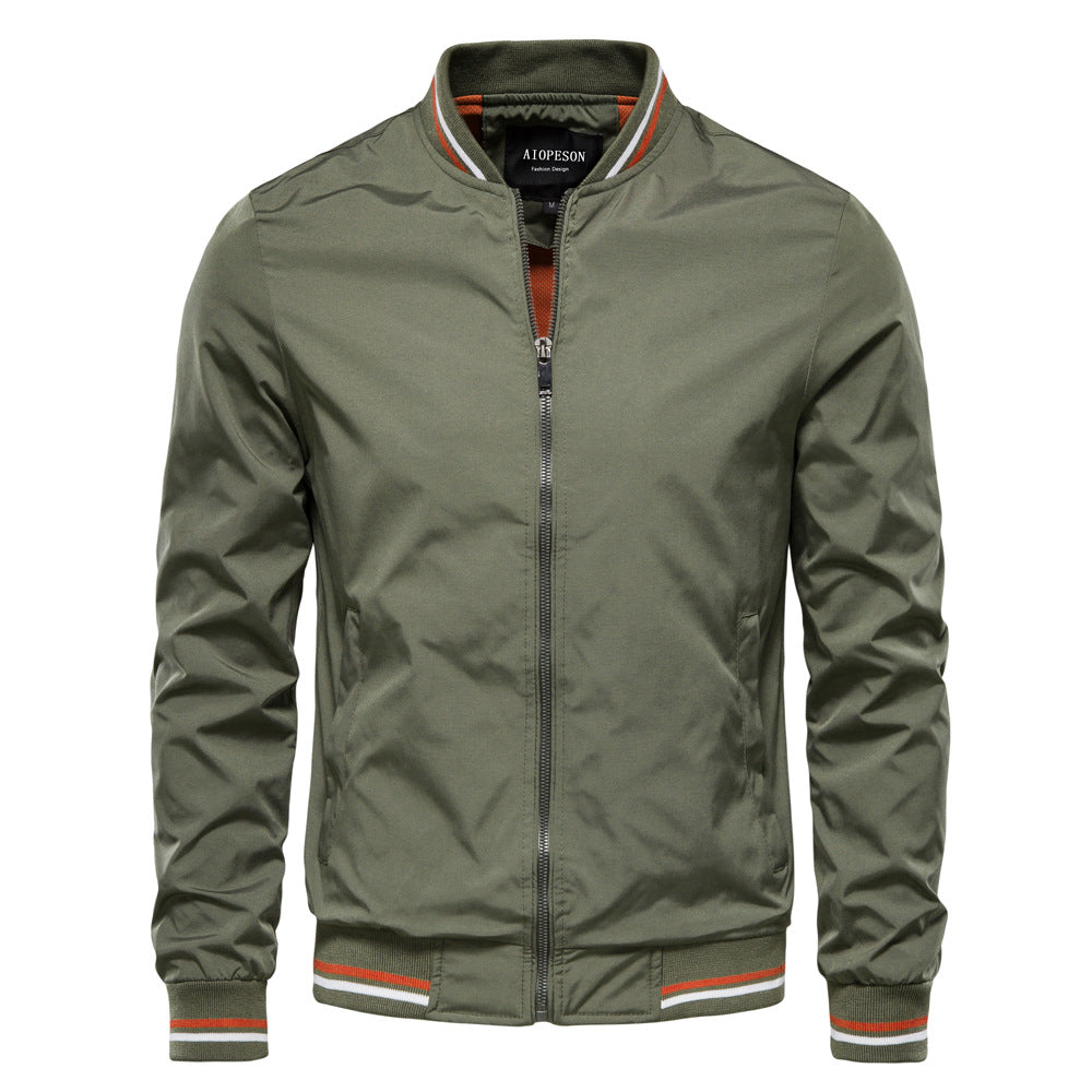Blouson bombardier zippé homme. Parfait pour le vêtement extérieur automne. Confortable, mode masculine et tendance.