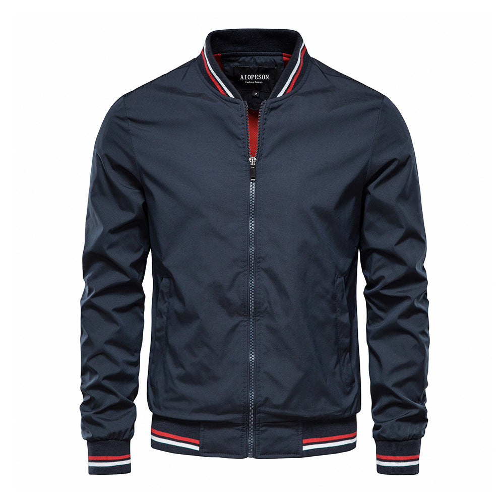 Veste bombardier homme chic urbain. Un essentiel de la mode masculine automne. Style décontracté pour un look moderne.