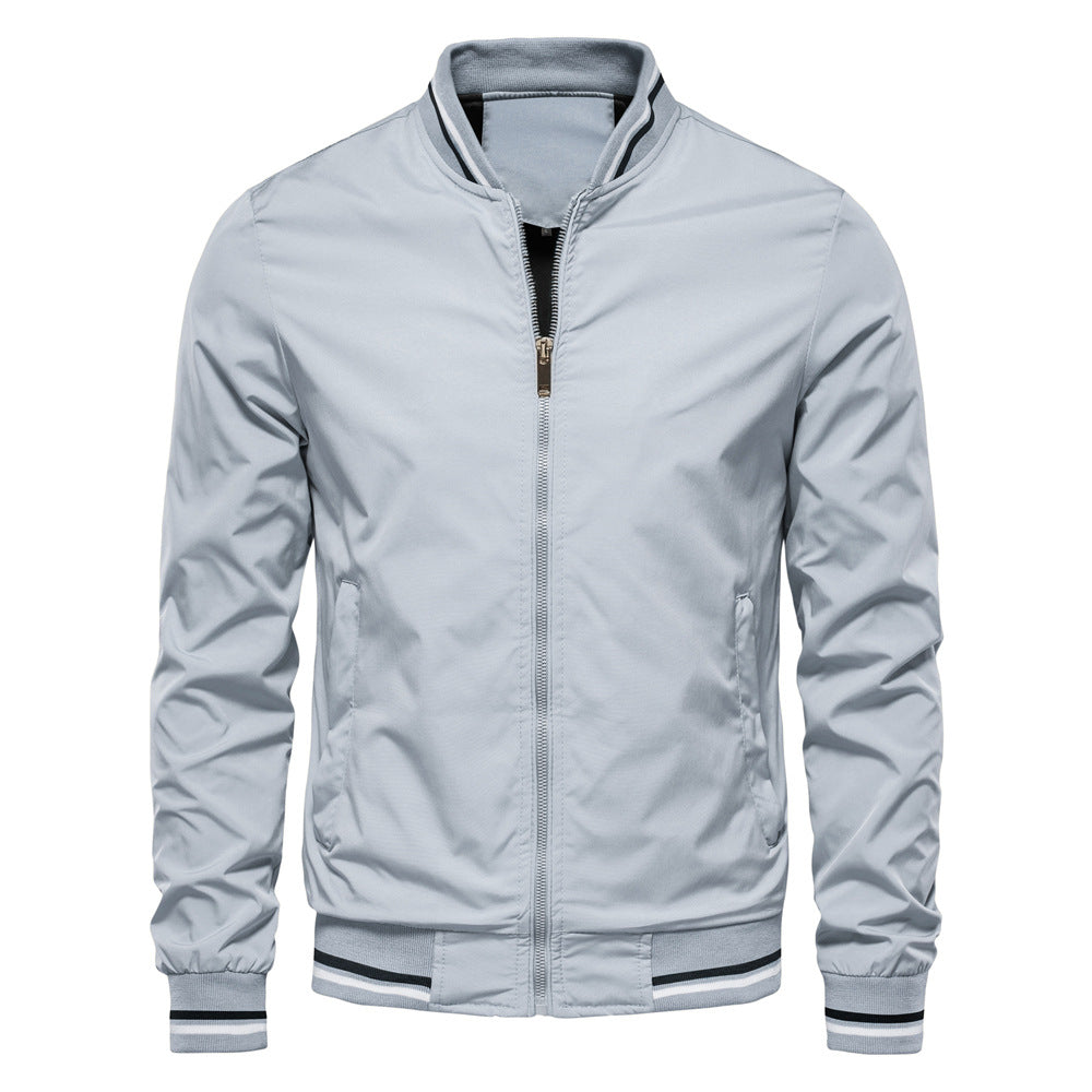 Veste bombardier homme moderne. Blouson confortable et polyvalent. Idéal pour un style décontracté chic automne-printemps.