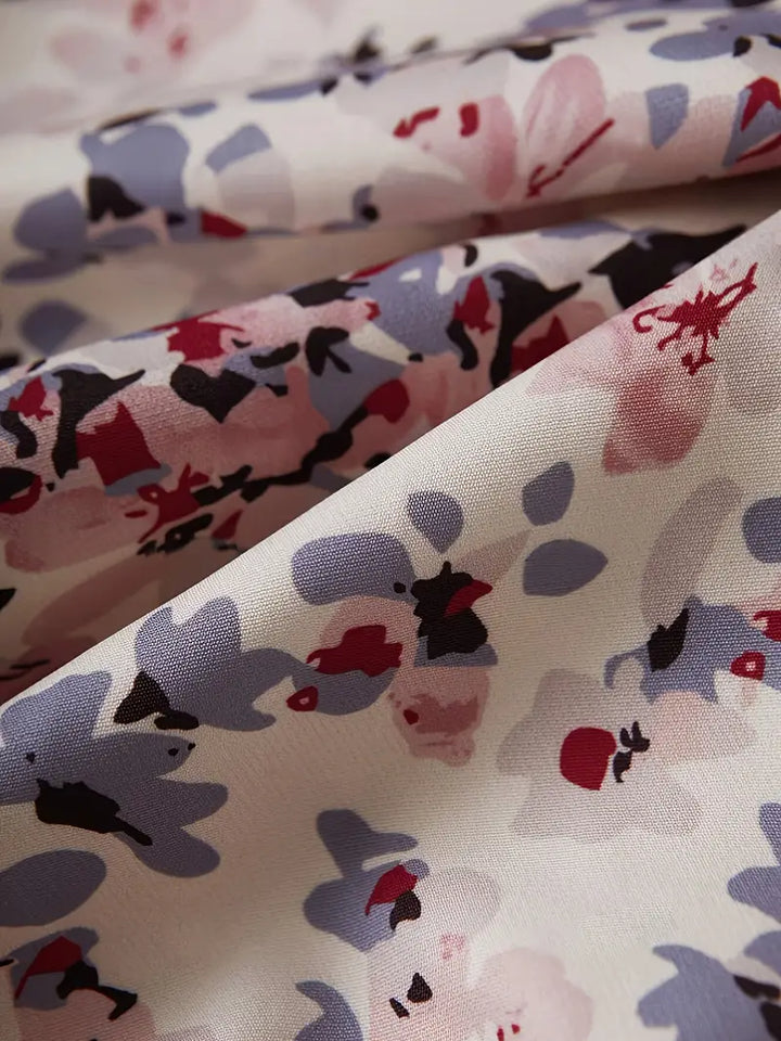 Veste bomber femme, imprimé floral léger, coupe chic et confortable.  Idéal mi-saison.