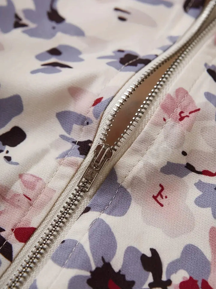 Veste bomber femme, imprimé floral léger, coupe chic et confortable.  Idéal mi-saison.