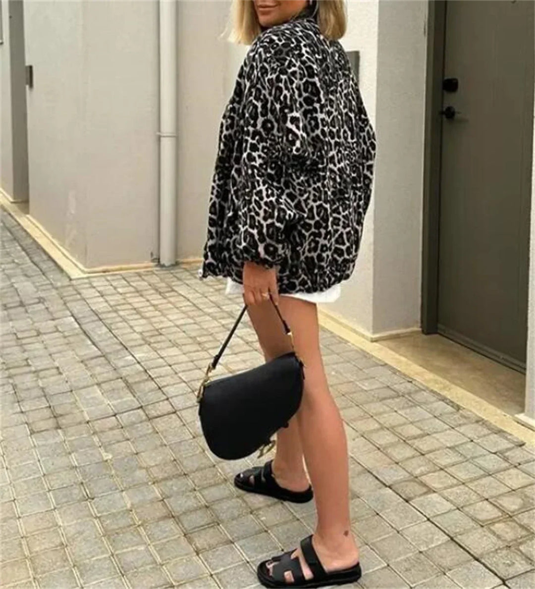 Veste léopard style bomber femme, idéale pour un look décontracté chic en automne et au printemps.