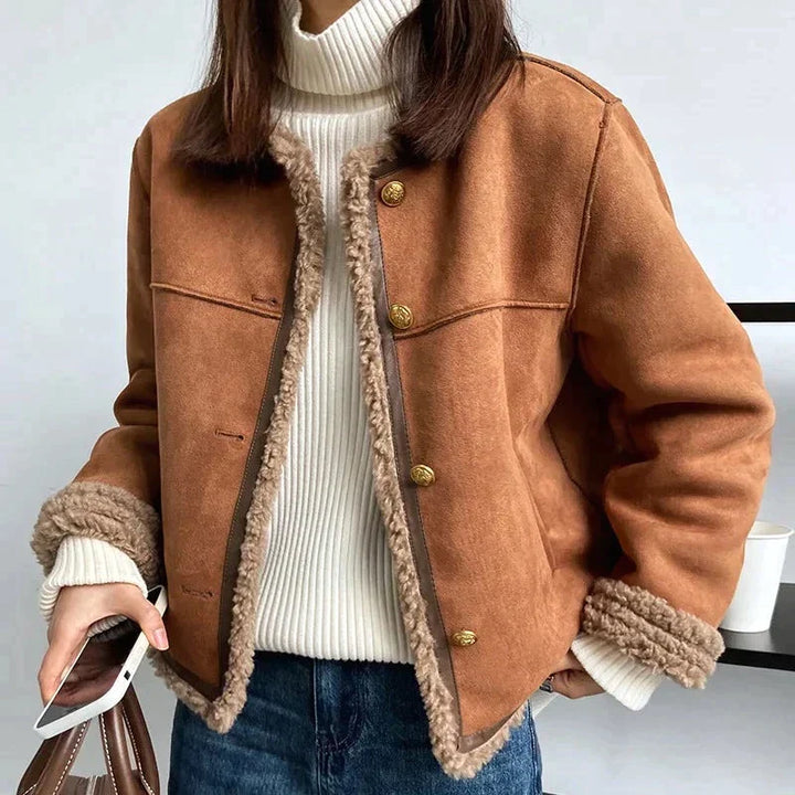 Veste bomber femme Stevie marron et blanc, style élégant et raffiné pour l'hiver. Tendance et confortable.