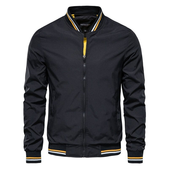 Veste bomber homme, coupe cintrée, style moderne et élégant.  Idéale pour toutes occasions.